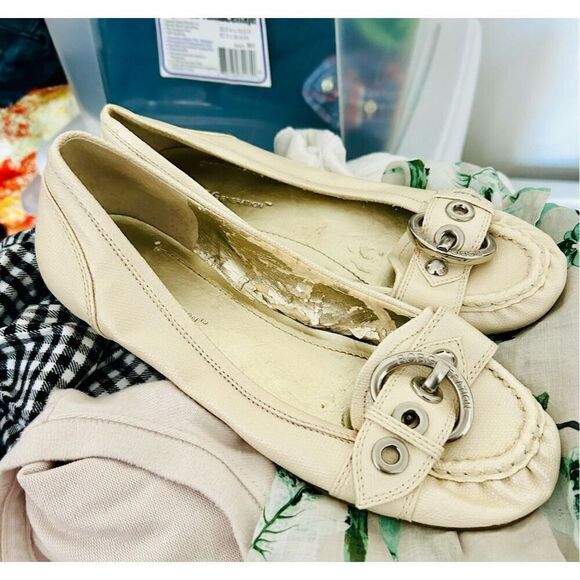 BCBGeneration Flats DINIA Leather Loafer Moccasin Cream Buckle - Picture 1 of 9